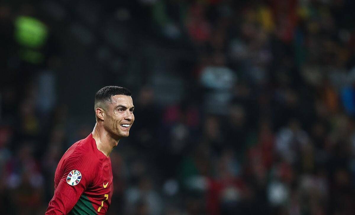 米乐m6官网-葡萄牙队备战世界足球赛场，展现雄心壮志