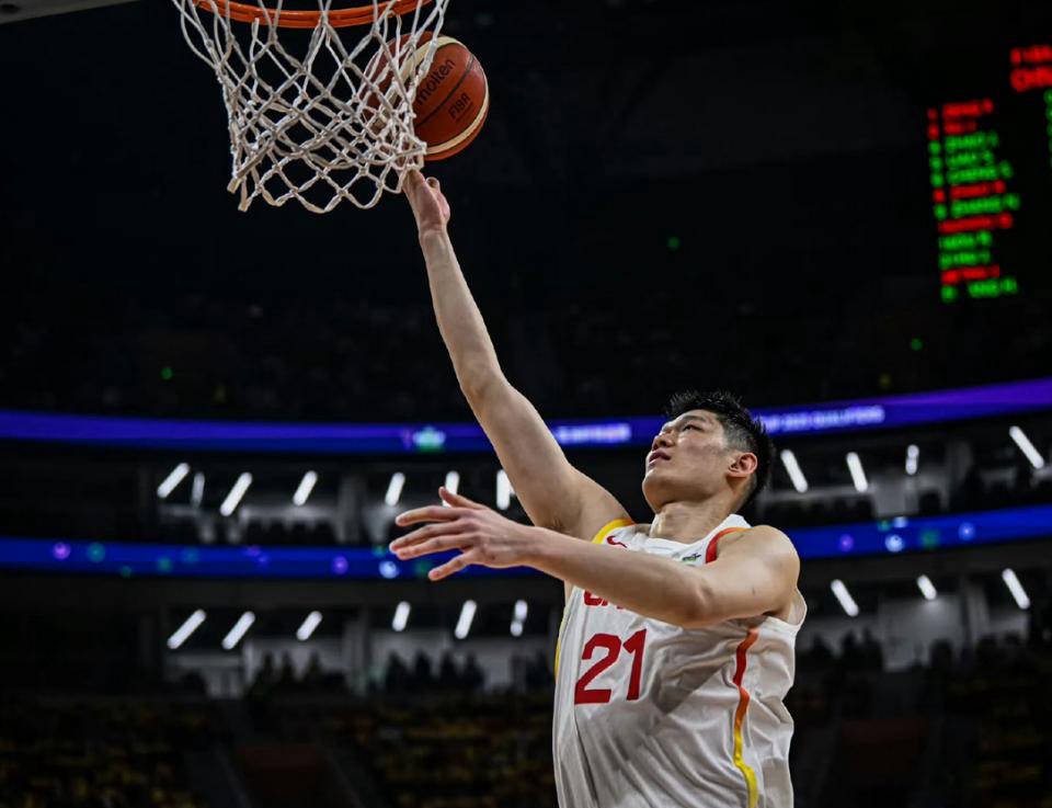 米乐m6官网-胡金秋砍下全场最高，助力球队获得胜利