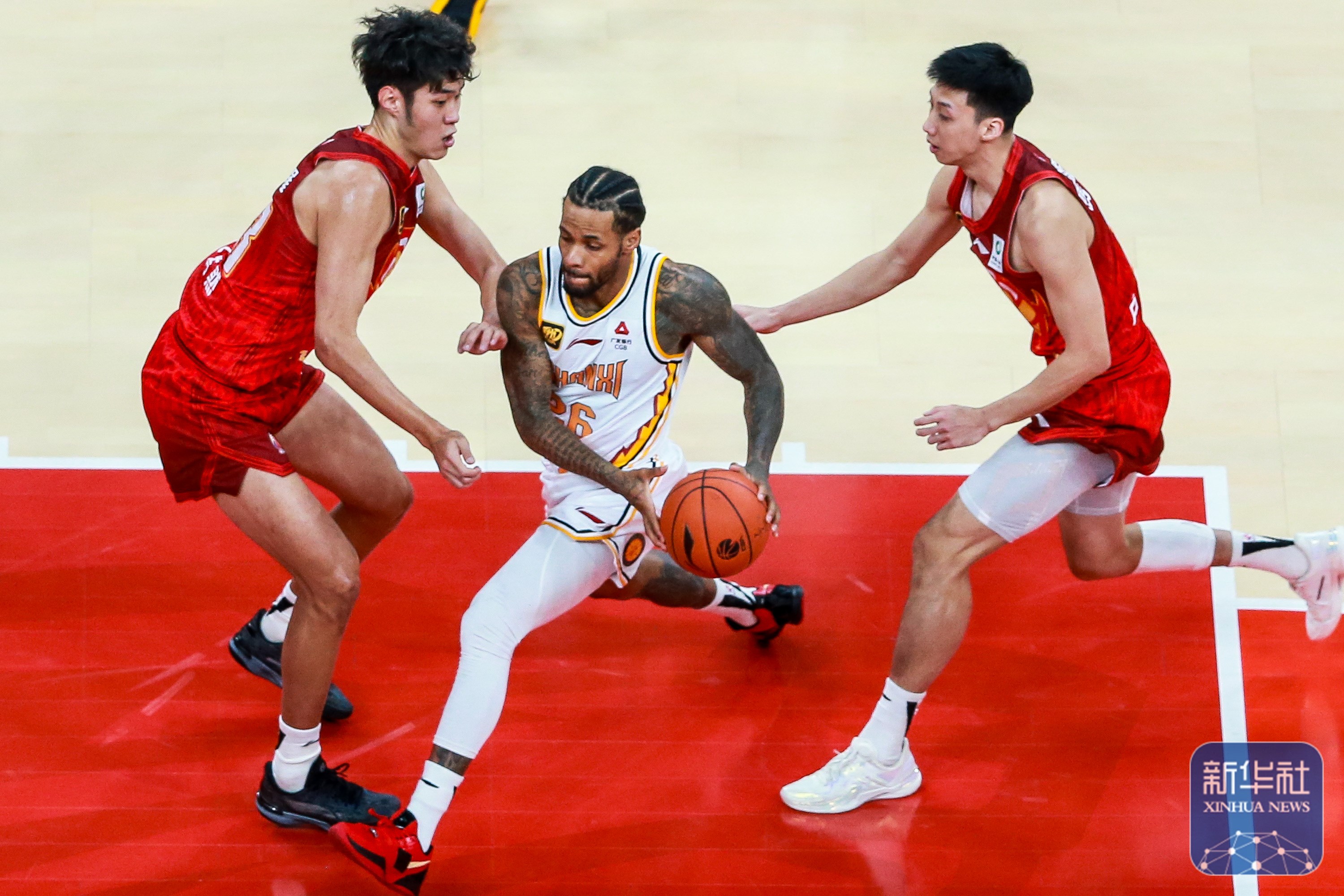 米乐体育官网-逆袭之路！球队逆风而上，追求胜利